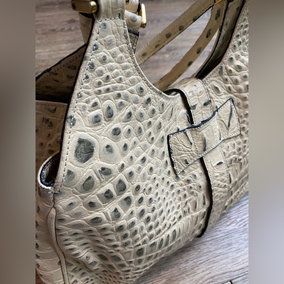 Vintage SSaucy Embossed Cream and White Shoulder Bag Handmade Italian Leather - Picture 5 of 12